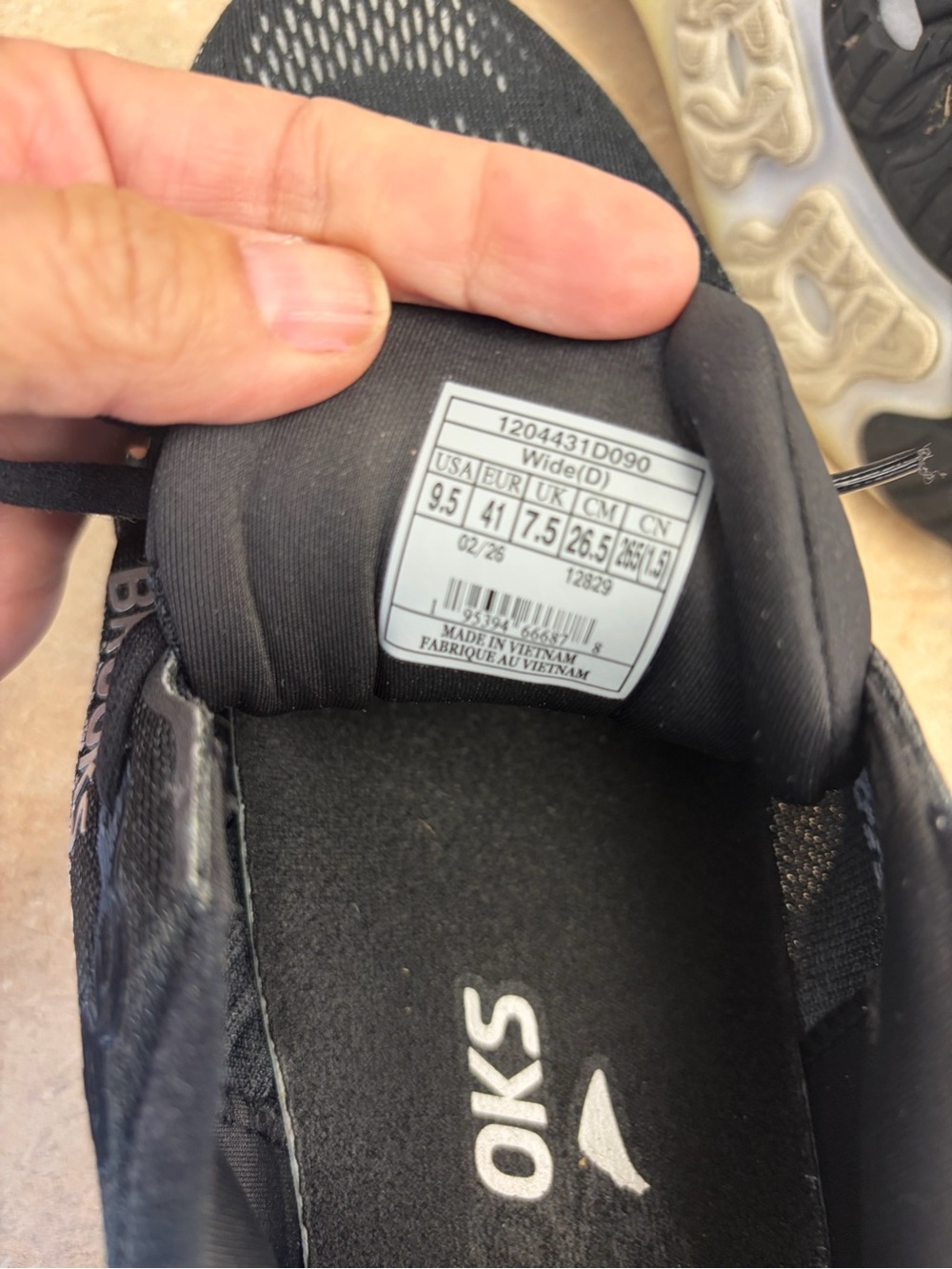 Brooks women’s
Black and White Knit Running Sneakers - Picture 4 of 4